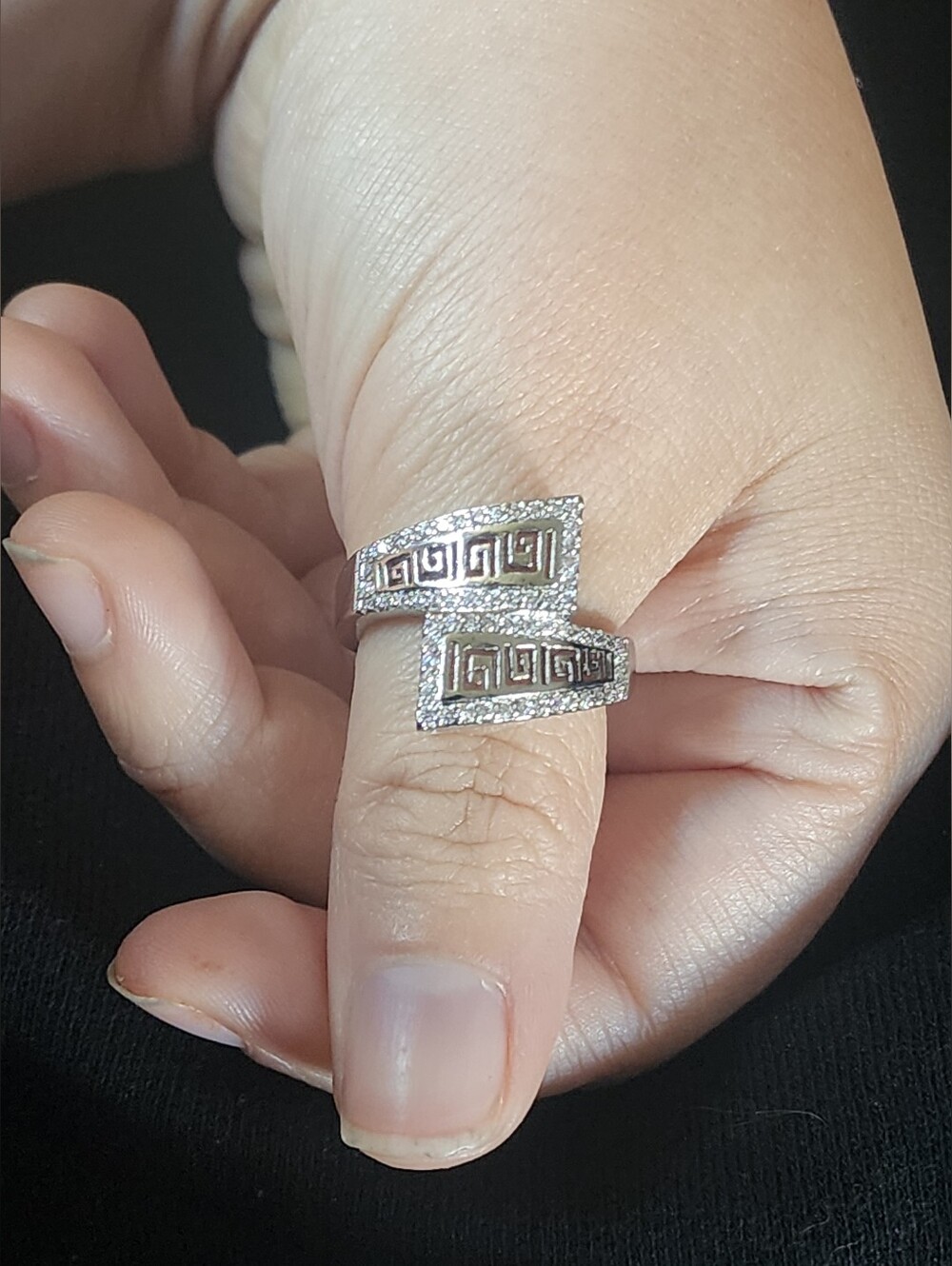 Elegant Art Deco Style Silver Tone Cubic Zirconia Fashion Ring : Size 9 - 9.5